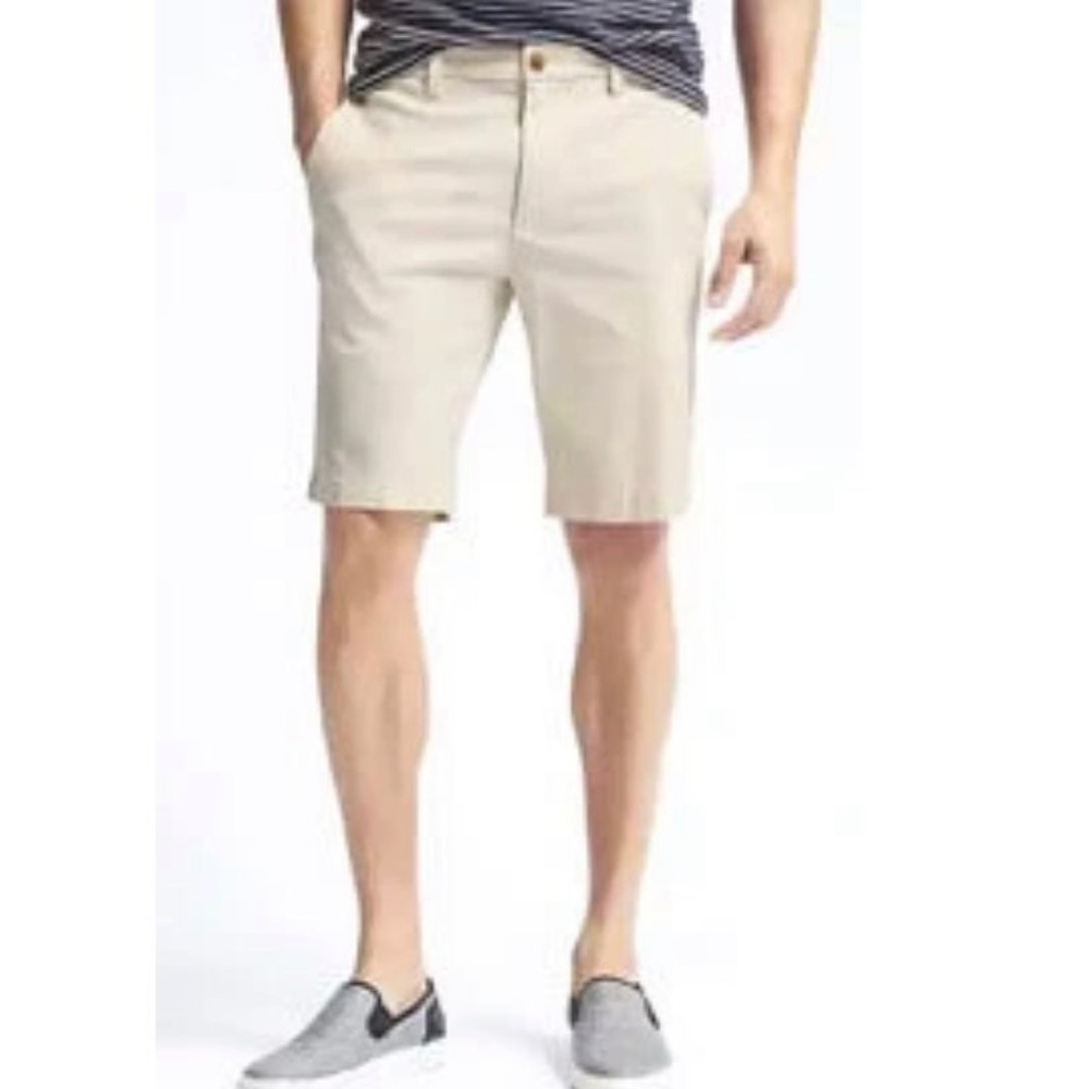 Banana Republic Men’s Linen Aiden 9” shorts, Size 35”